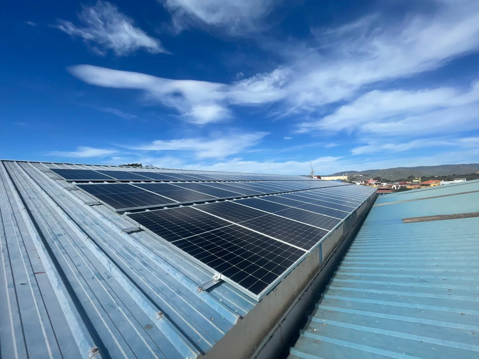 Instalación fotovoltaica Solarclic sobre cubierta metálica